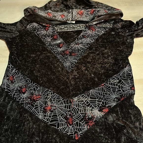 Pull over hooded robe w/extreme bell sleeves and sparkly red spiders/web design - Picture 6 of 10